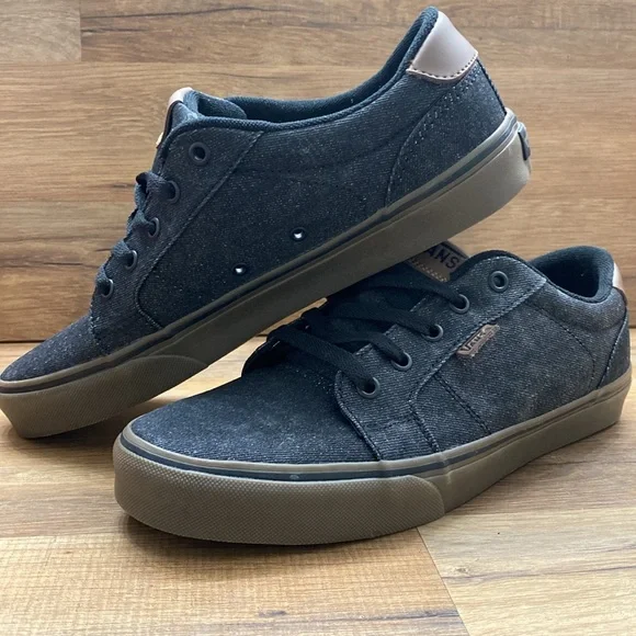 VANS BISHOP BRAND NEW - Picture 2 of 7